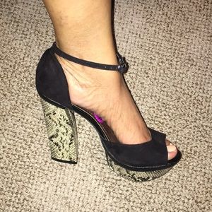 BAMBOO NWT PLATFORM ANKLE STRAP PEEP TOE SUEDE PUMPS SIZE 8.5